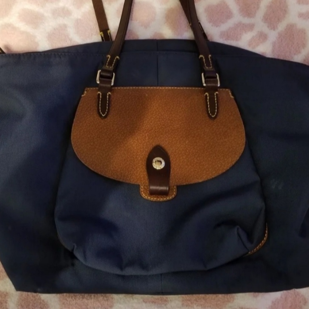 Large Dooney & Bourke shoulder bag